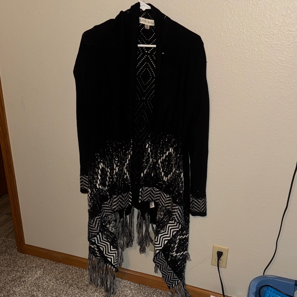 Knox Rose Black and White Patterned Poncho